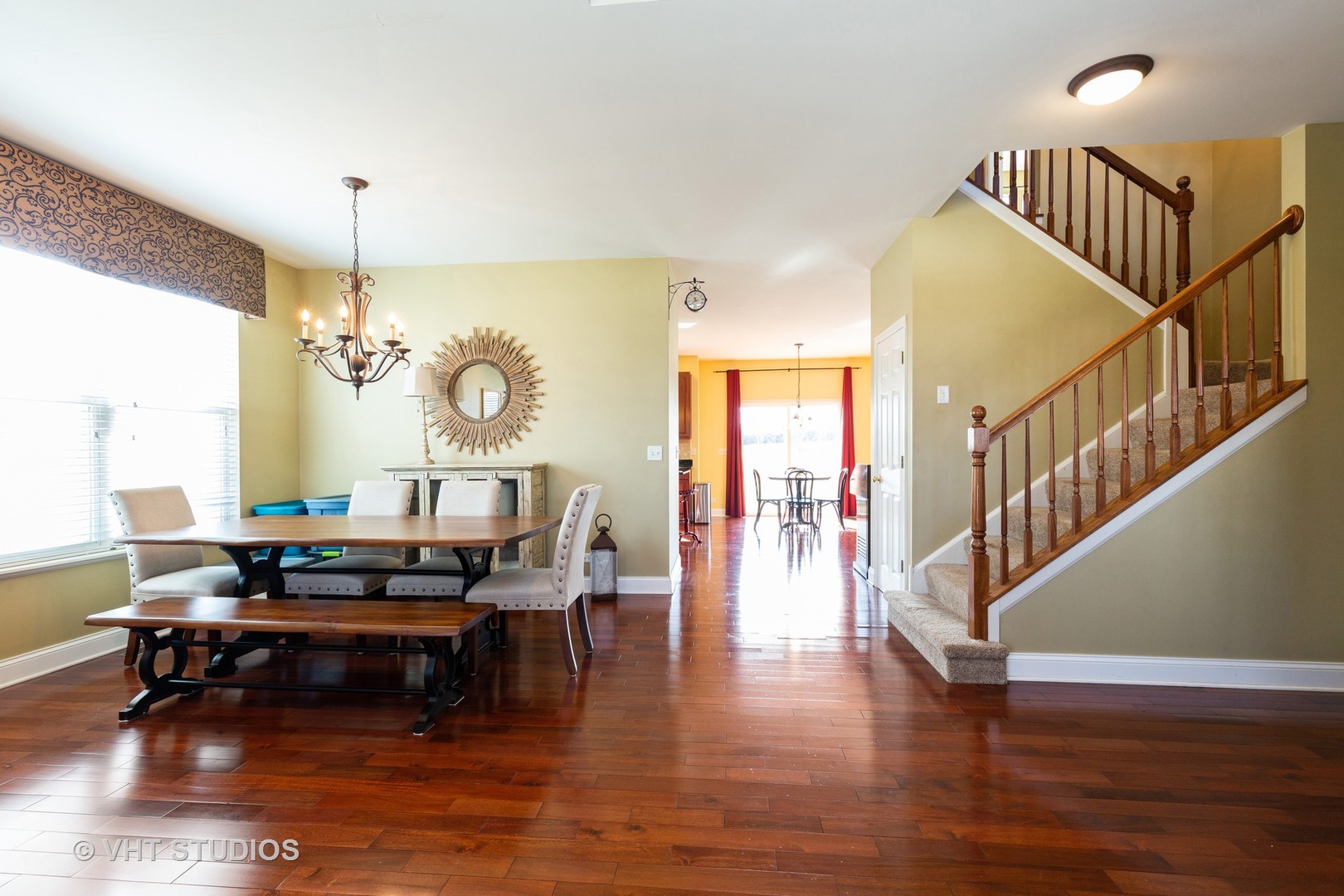 331 Monument Road Elgin, IL 60124 - Photo 5 of 31