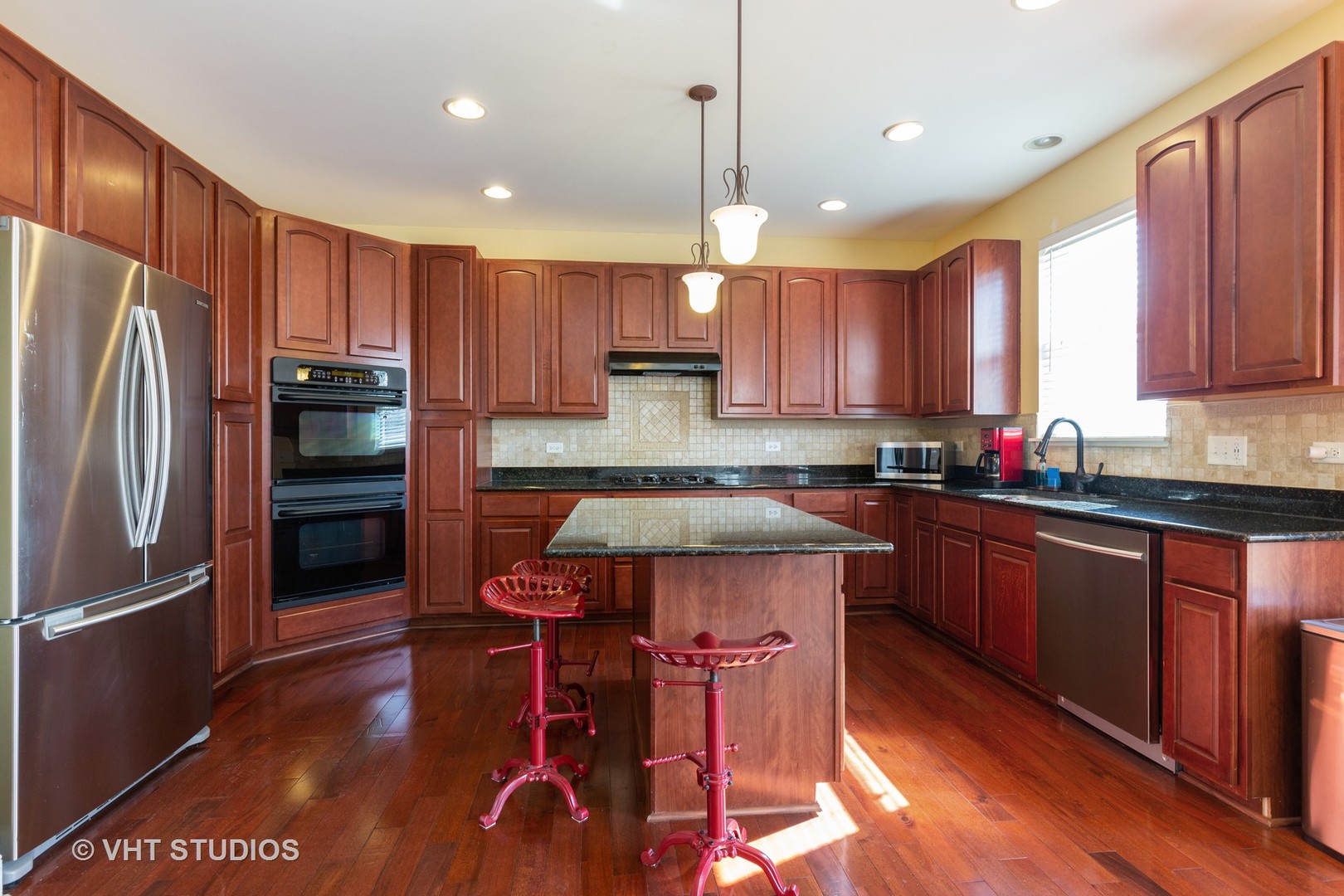 331 Monument Road Elgin, IL 60124 - Photo 7 of 31