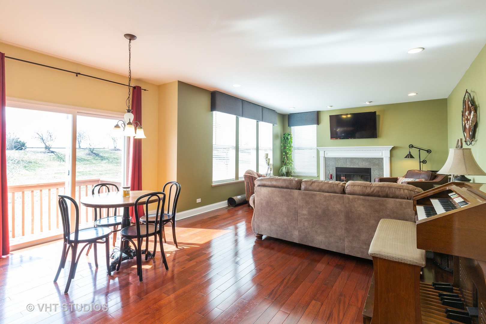 331 Monument Road Elgin, IL 60124 - Photo 9 of 31