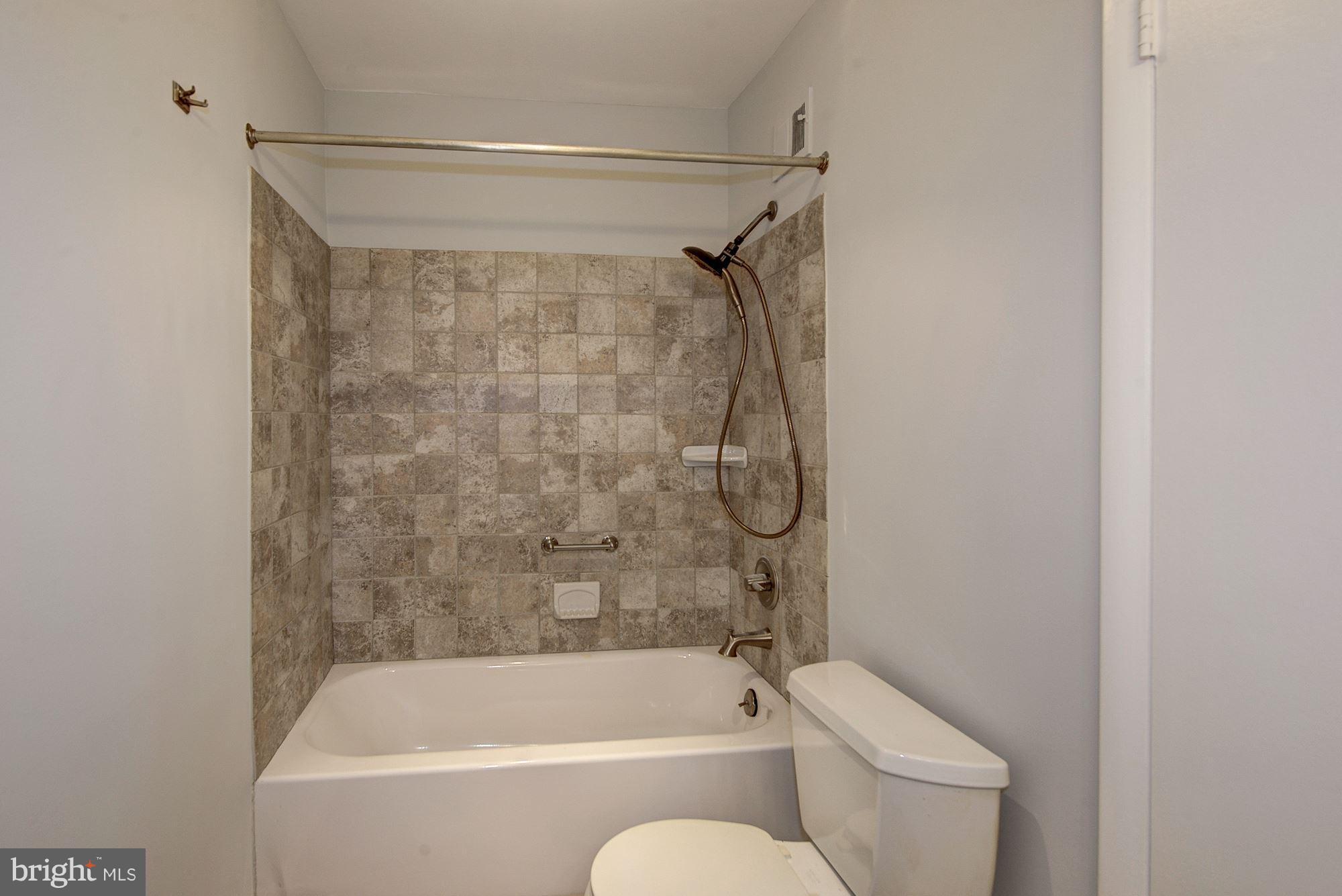 1652 Waters Edge Lane Reston, VA 20190 - Photo 15 of 24 Bath (Master)