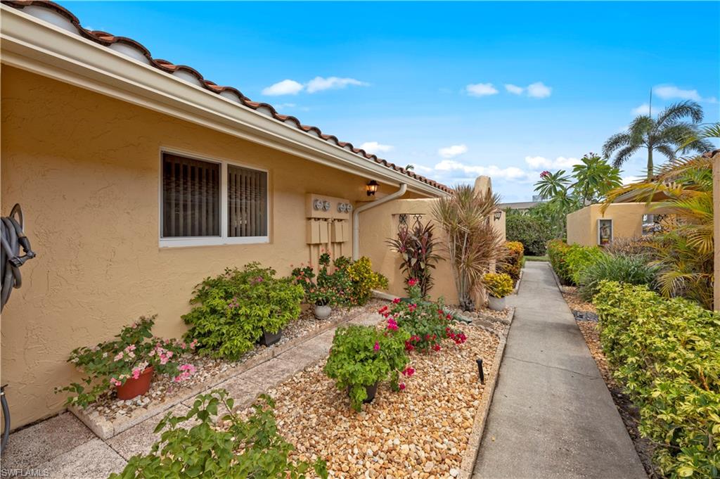 116 Harrison Road, Unit N3 Naples, FL 34112 - Photo 21 of 24 Meticulously maintained common area