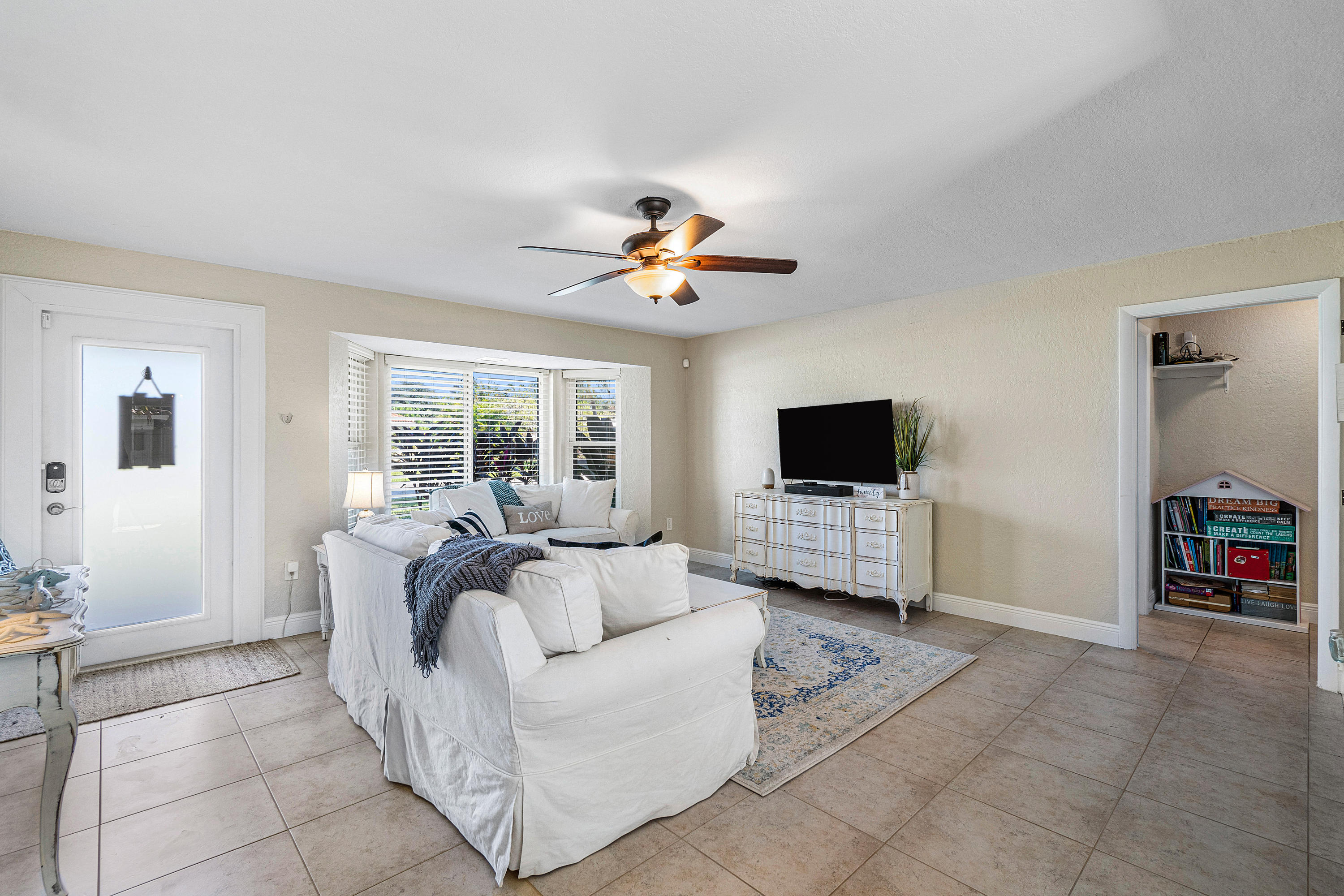 250 Southwest 13th Street Boca Raton, FL 33432 - Photo 8 of 41 005-250Southwest13thStreet-BocaRaton-FL-
