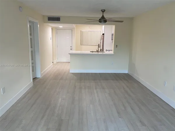 $2,100 | 10985 Southwest 107th Street, Unit 212, Miami, FL 33176