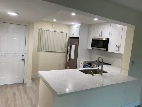 $2,100 | 10985 Southwest 107th Street, Unit 212, Miami, FL 33176