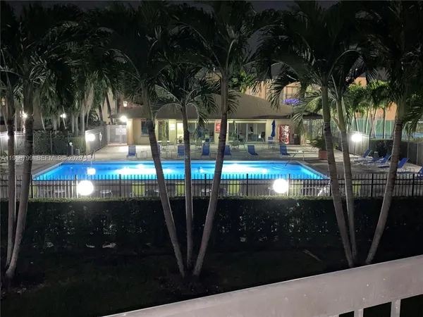 $2,100 | 10985 Southwest 107th Street, Unit 212, Miami, FL 33176