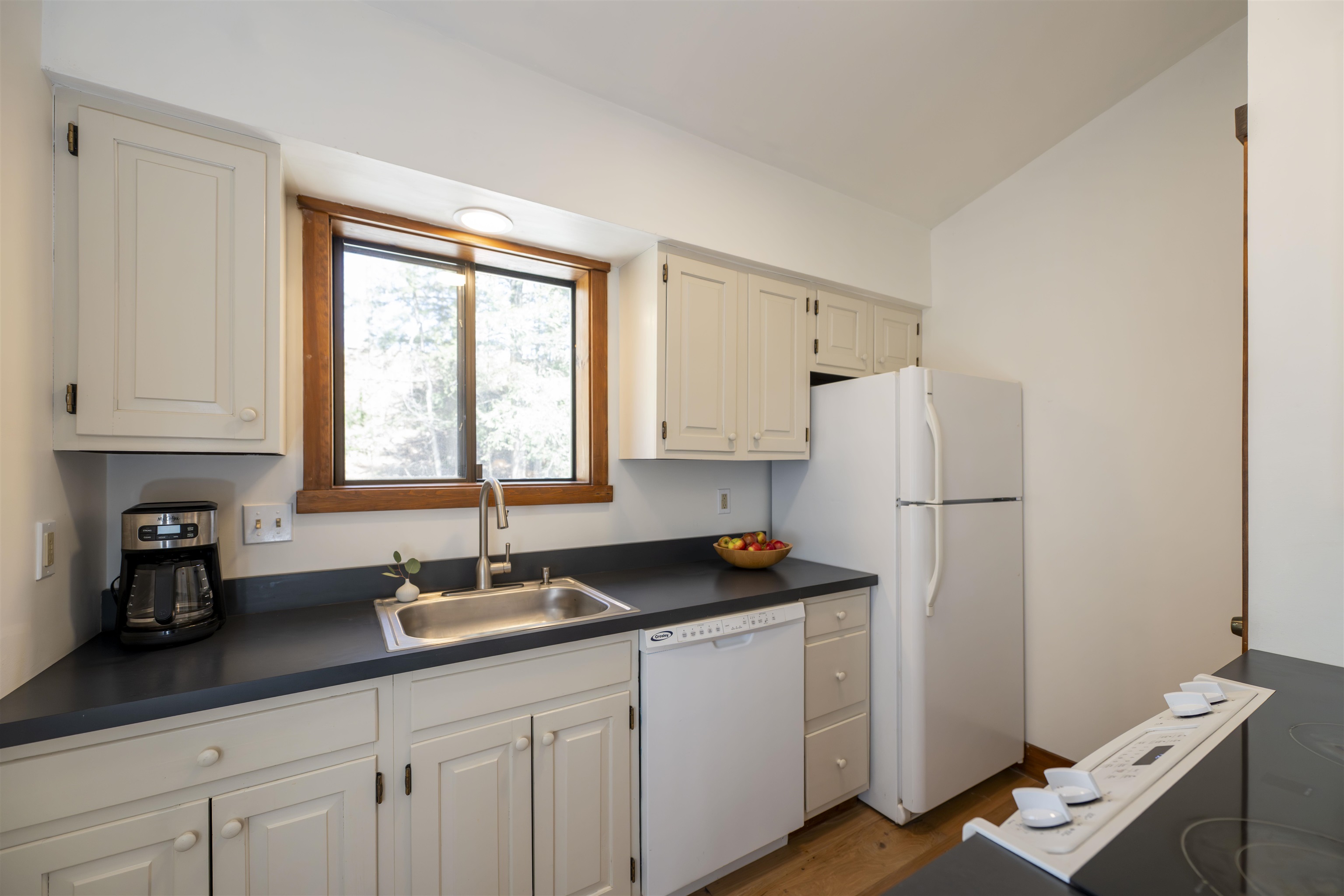 1299 Quechee Main Street, Unit 1B Hartford, VT 05059 - Photo 17 of 34
