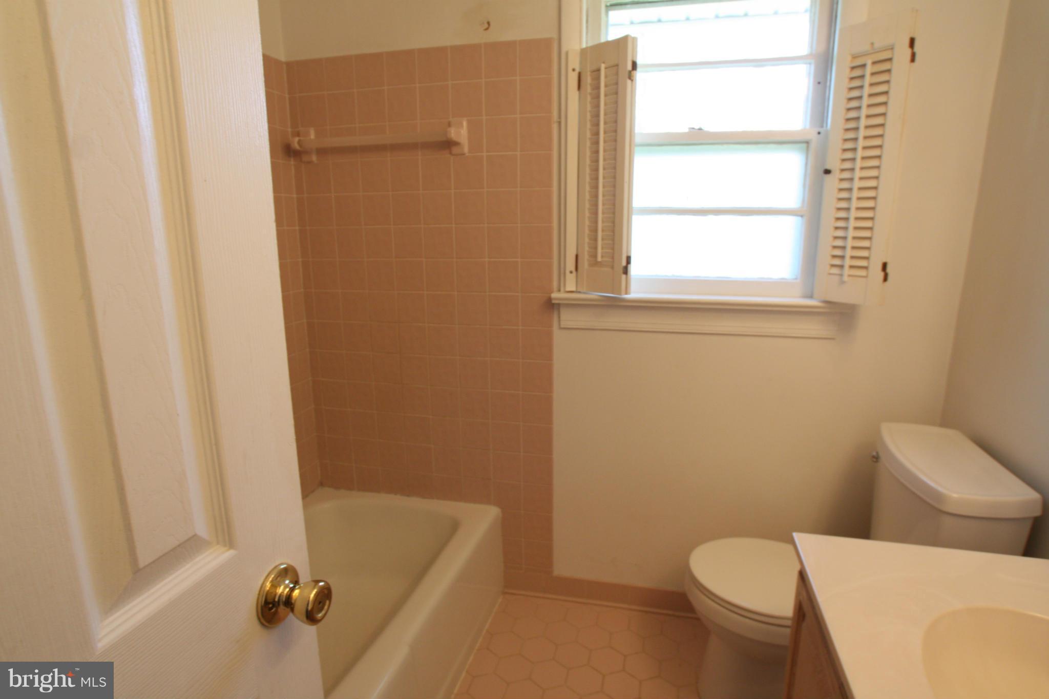 10611 Sweepstakes Road Damascus, MD 20872 - Photo 11 of 14 Hall Bath