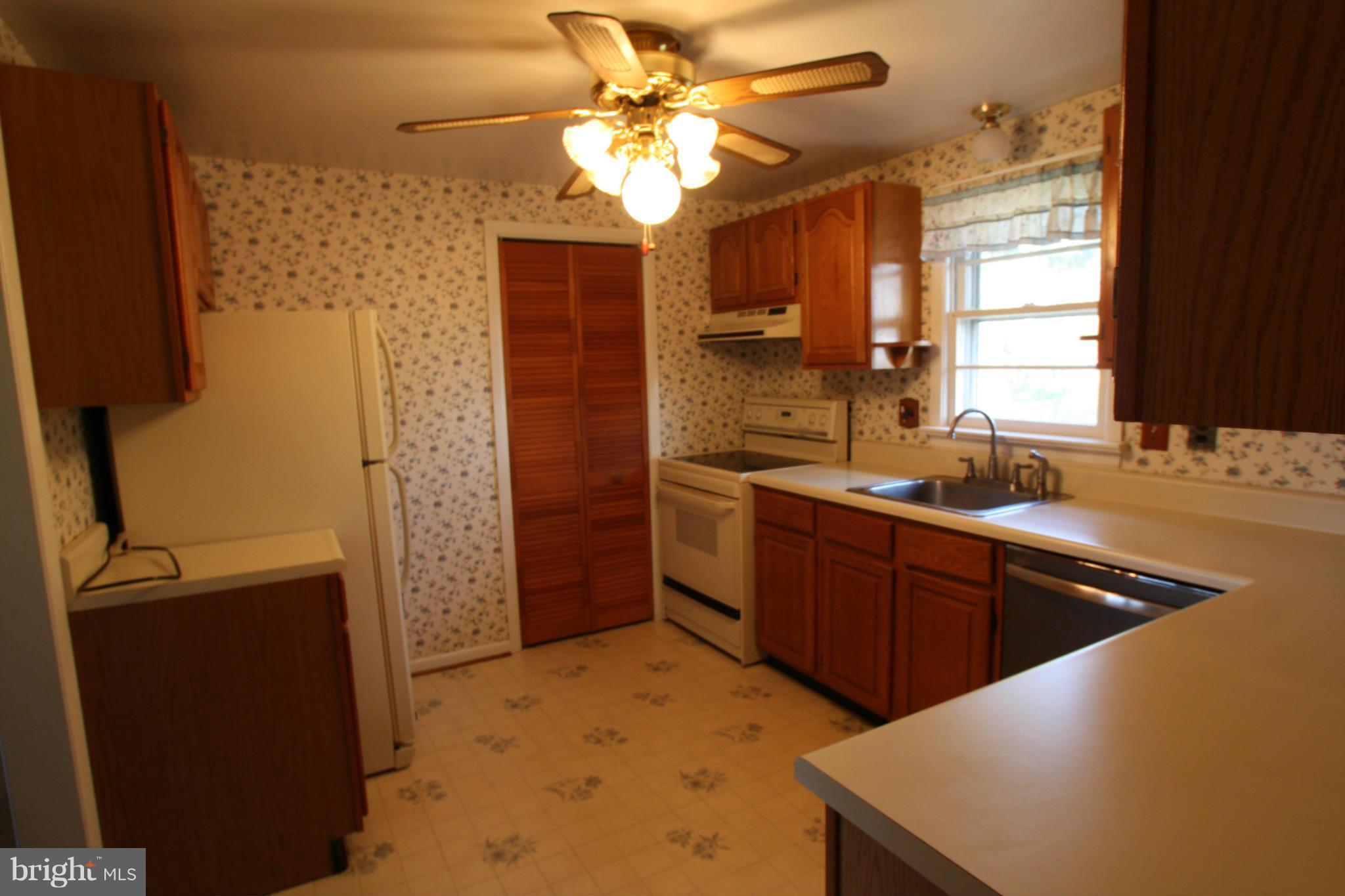 10611 Sweepstakes Road Damascus, MD 20872 - Photo 4 of 14 Kitchen