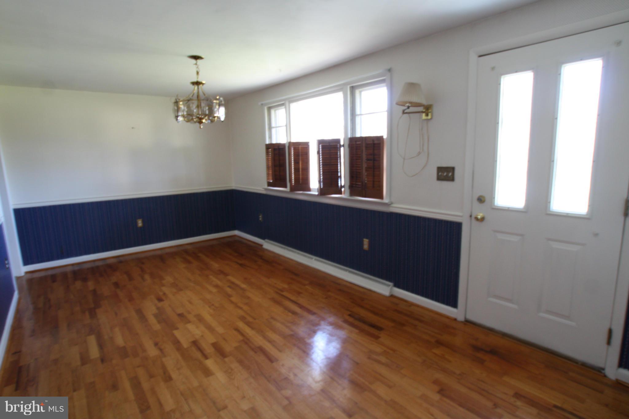 10611 Sweepstakes Road Damascus, MD 20872 - Photo 6 of 14 Living Room