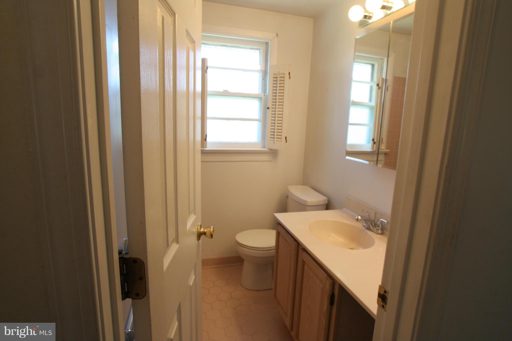 10611 Sweepstakes Road Damascus, MD 20872 - Photo 10 of 14 Hall Bath