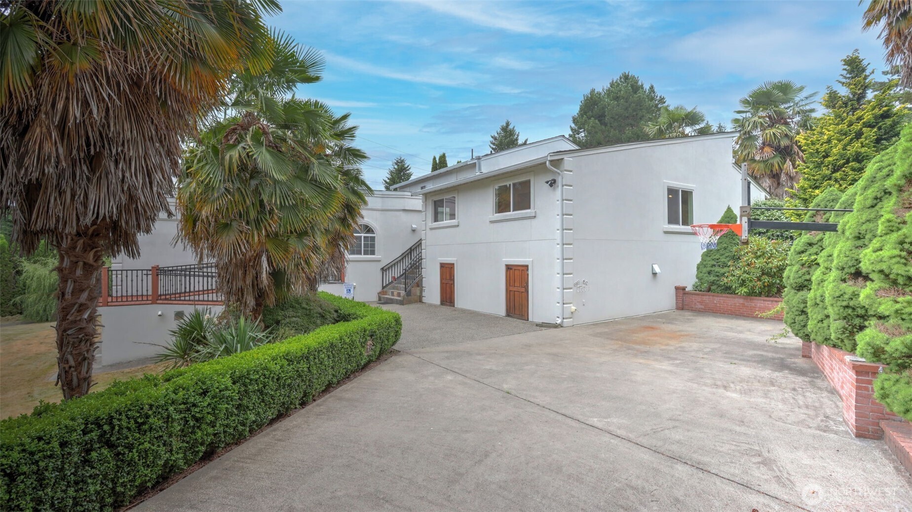 Undisclosed Address Bellevue, WA 98005 - Photo 2 of 18