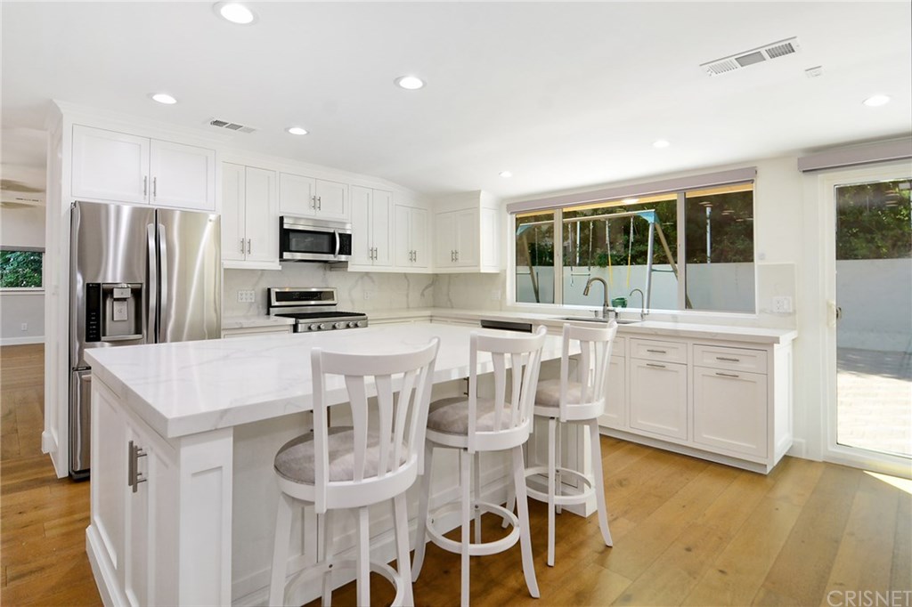 4955 Topeka Drive Tarzana, CA 91356 - Photo 11 of 28