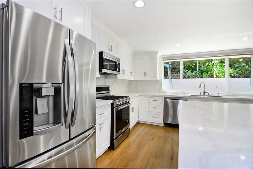 4955 Topeka Drive Tarzana, CA 91356 - Photo 12 of 28