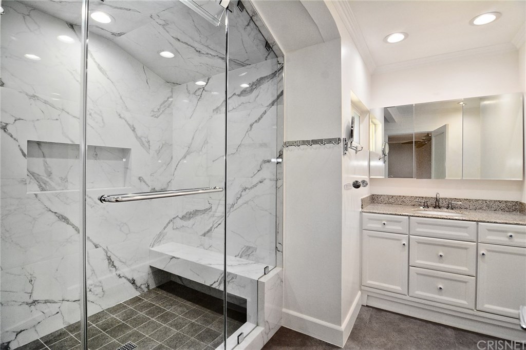 4955 Topeka Drive Tarzana, CA 91356 - Photo 15 of 28