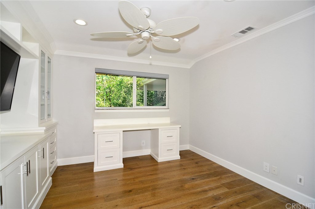 4955 Topeka Drive Tarzana, CA 91356 - Photo 17 of 28