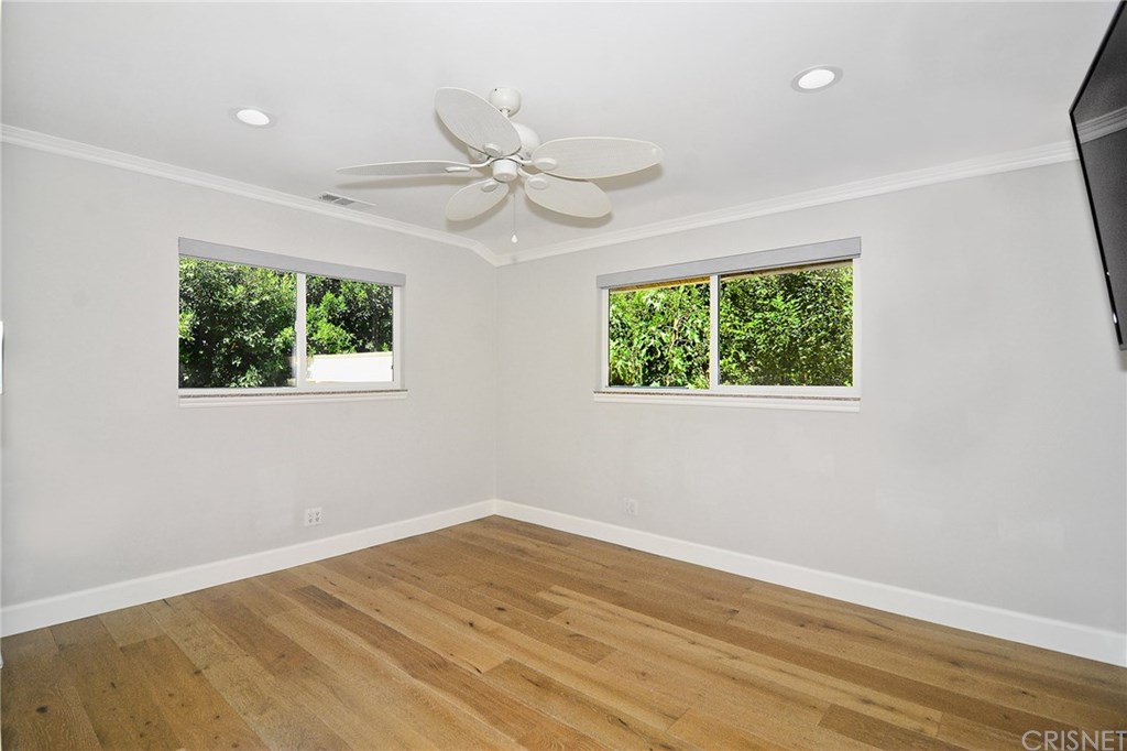 4955 Topeka Drive Tarzana, CA 91356 - Photo 18 of 28