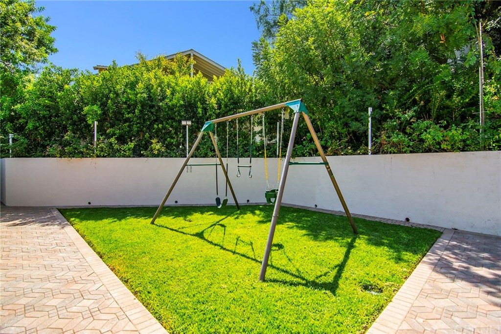 4955 Topeka Drive Tarzana, CA 91356 - Photo 22 of 28