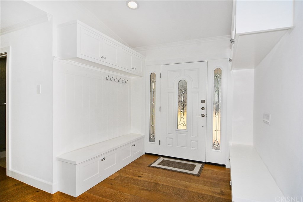 4955 Topeka Drive Tarzana, CA 91356 - Photo 4 of 28