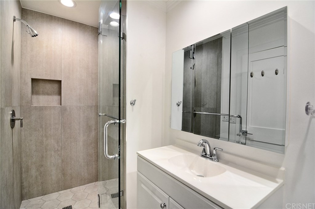 4955 Topeka Drive Tarzana, CA 91356 - Photo 9 of 28