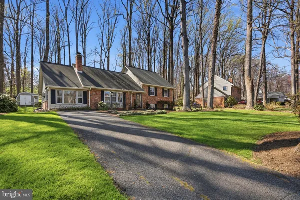 $905,000 | 4908 Kingston Drive, Annandale, VA 22003