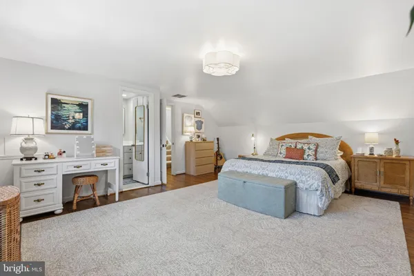 $905,000 | 4908 Kingston Drive, Annandale, VA 22003