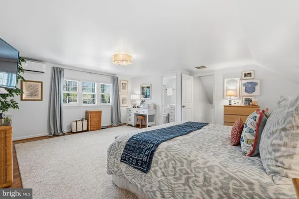 $905,000 | 4908 Kingston Drive, Annandale, VA 22003