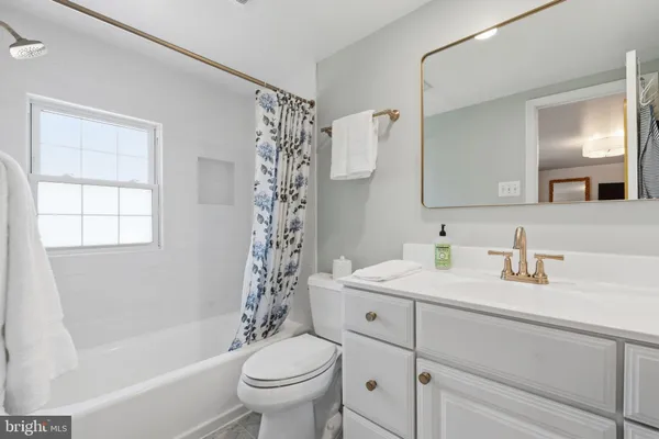 $905,000 | 4908 Kingston Drive, Annandale, VA 22003