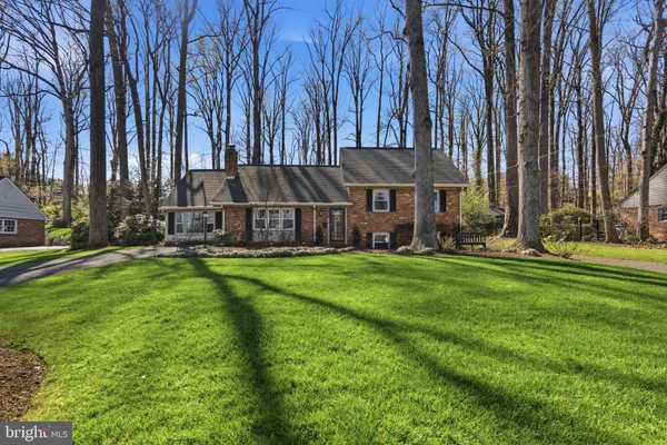 $905,000 | 4908 Kingston Drive, Annandale, VA 22003