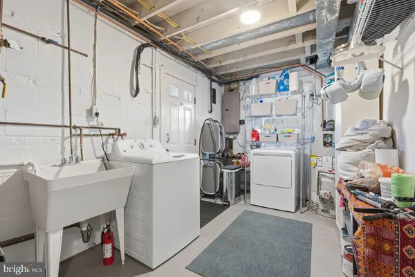 $905,000 | 4908 Kingston Drive, Annandale, VA 22003