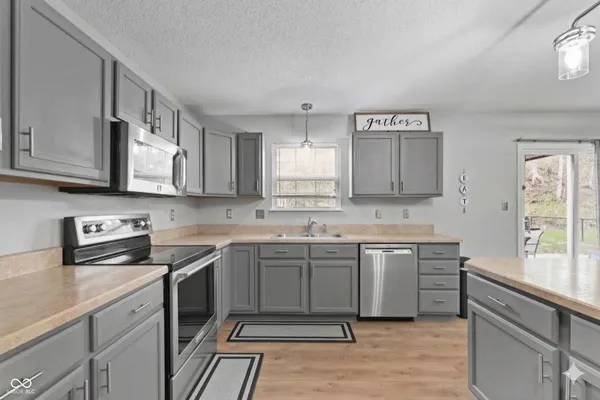 $292,000 | 919 Charnwood Parkway, Beech Grove, IN 46107