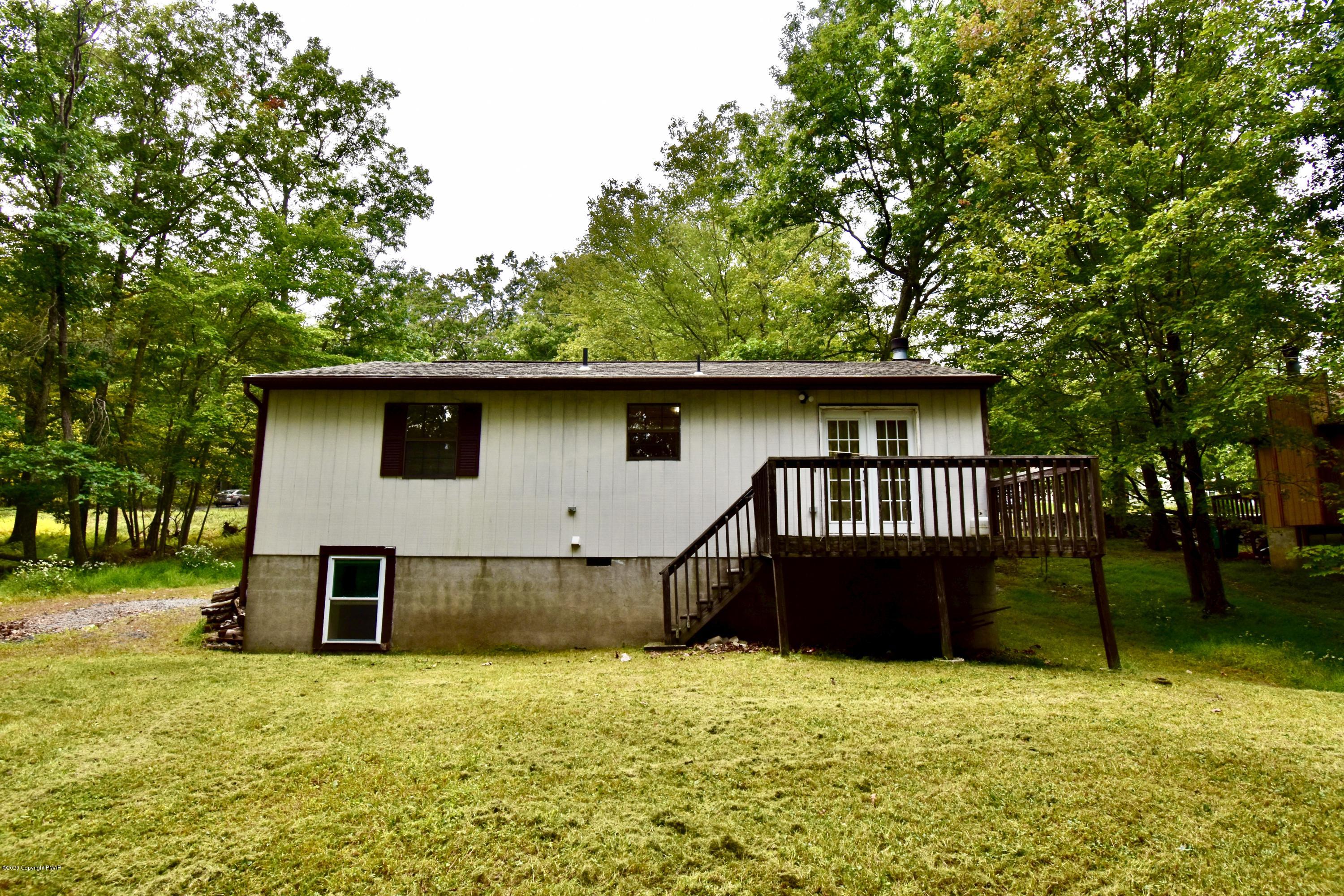 4336 Pne Rdg Drive Bushkill, PA 18324 - Photo 3 of 22 Back of Home