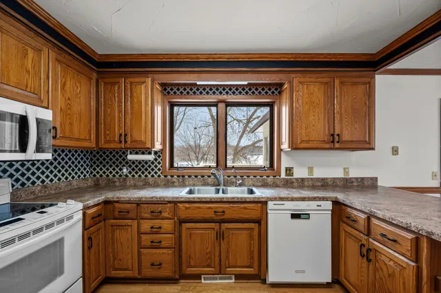 $1,100,000 | 15541 Mitchell Circle Southeast, Prior Lake, MN 55372