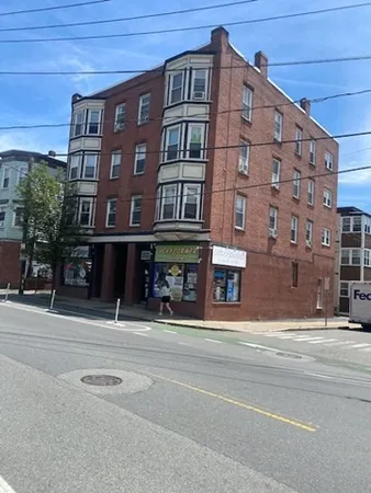 $2,400 | 208 A Washington Street, Unit 3, Somerville, MA 02143