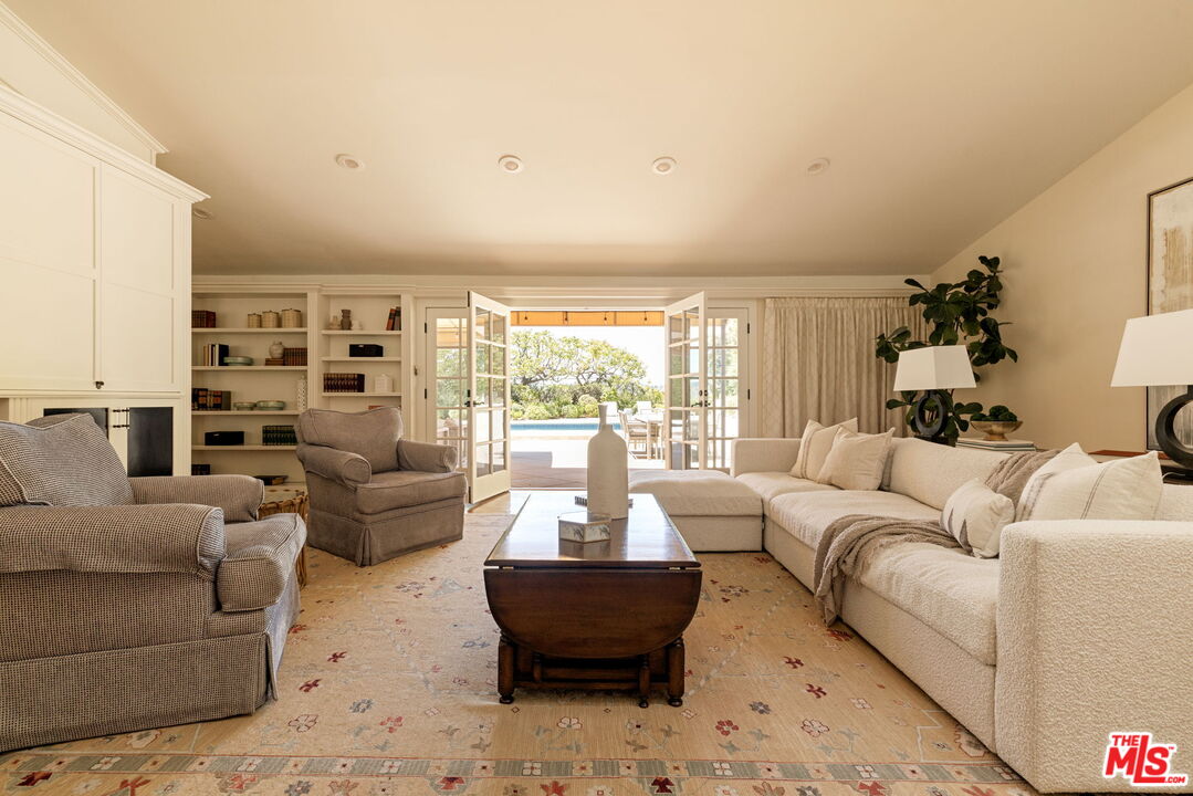 1615 Stradella Road Los Angeles, CA 90077 - Photo 13 of 27