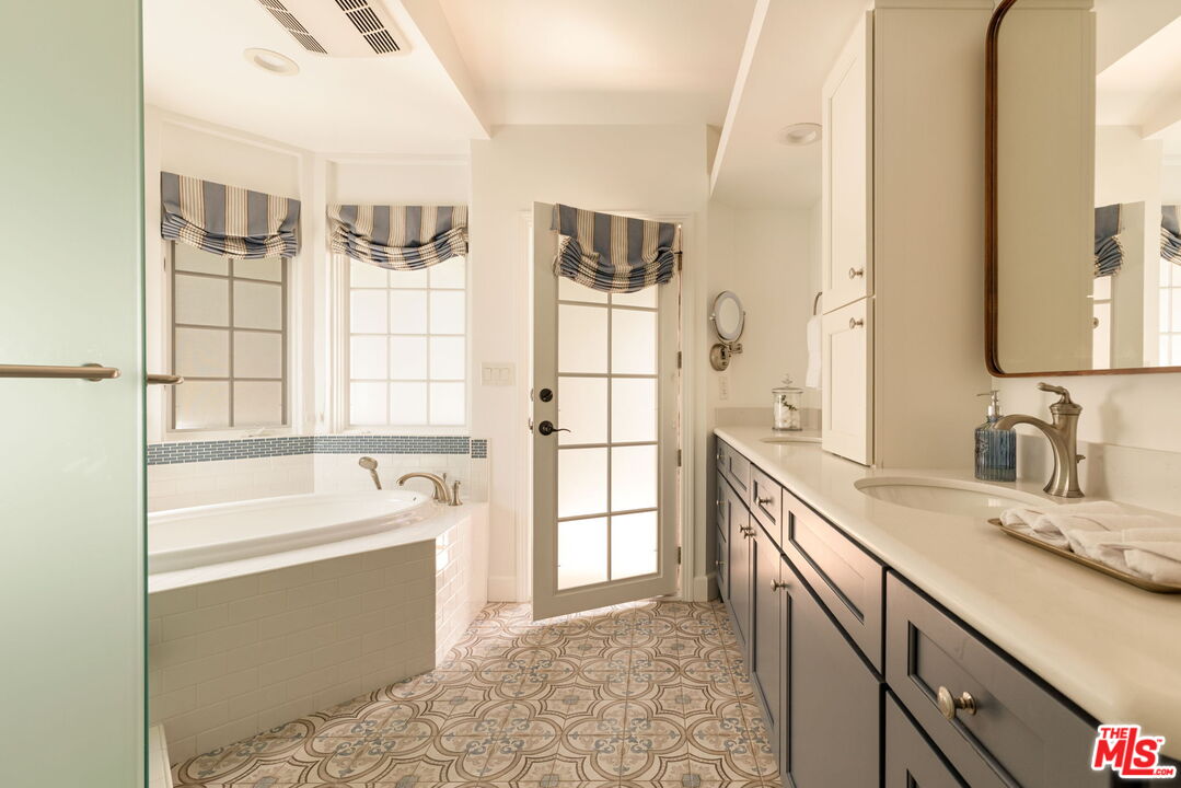 1615 Stradella Road Los Angeles, CA 90077 - Photo 17 of 27