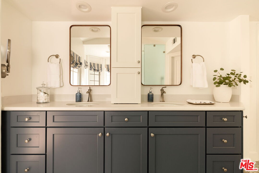 1615 Stradella Road Los Angeles, CA 90077 - Photo 18 of 27