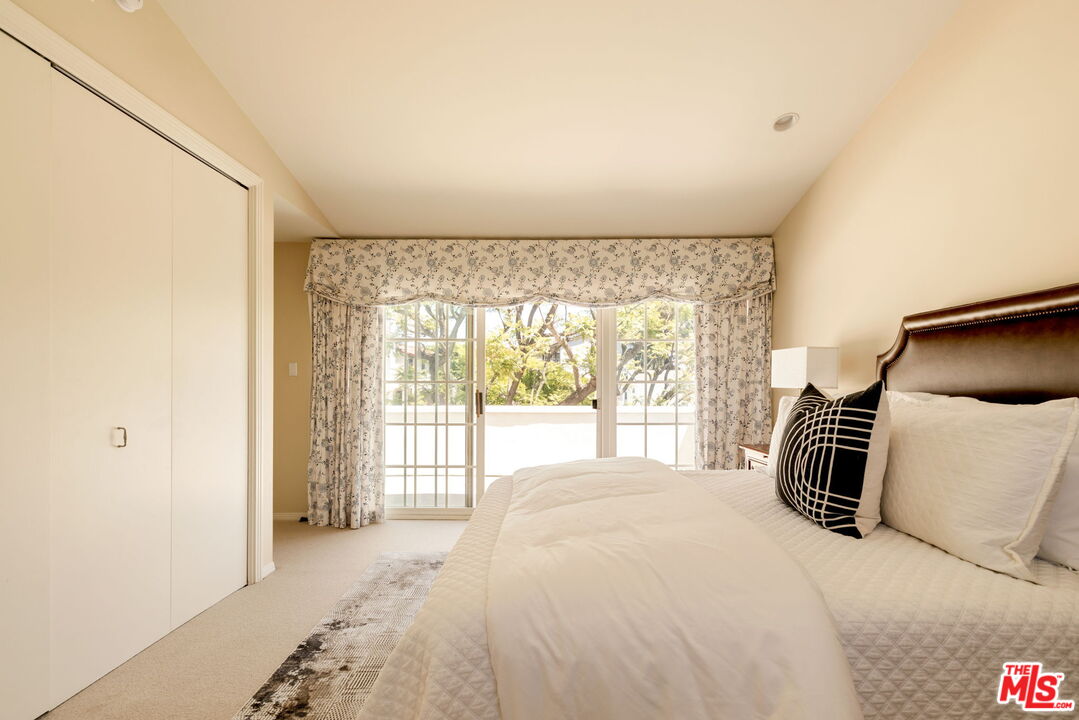 1615 Stradella Road Los Angeles, CA 90077 - Photo 22 of 27