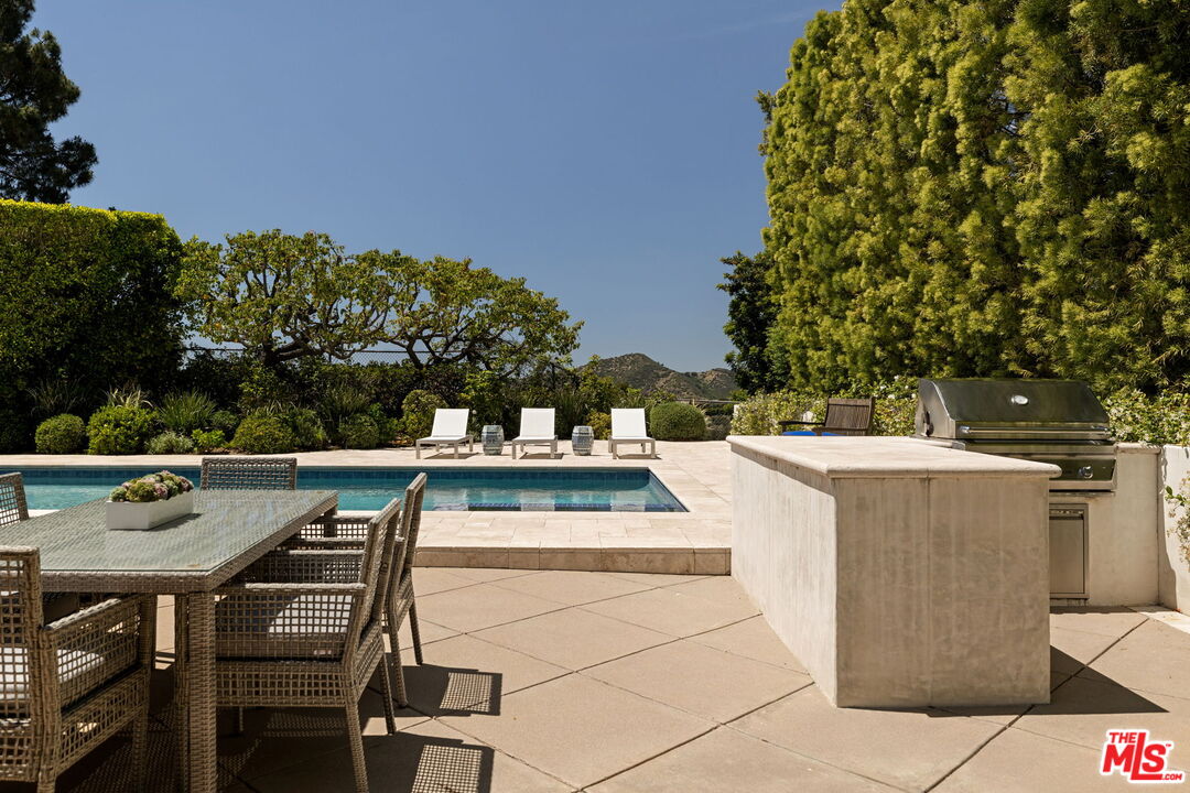 1615 Stradella Road Los Angeles, CA 90077 - Photo 25 of 27