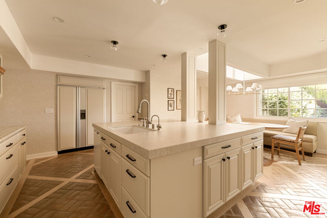 1615 Stradella Road Los Angeles, CA 90077 - Photo 8 of 27