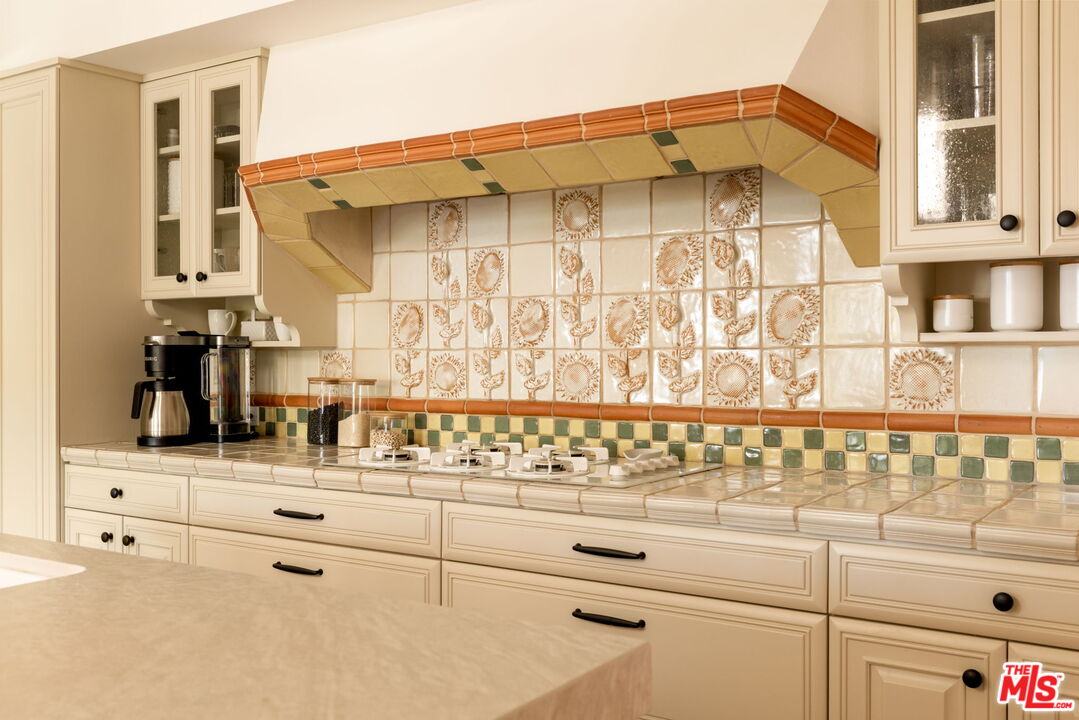 1615 Stradella Road Los Angeles, CA 90077 - Photo 10 of 27