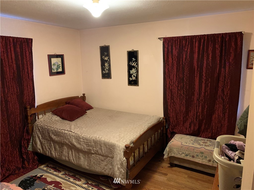 912 Southwest 3rd Place Renton, WA 98057 - Photo 11 of 20 a bedroom with a bed and a window
