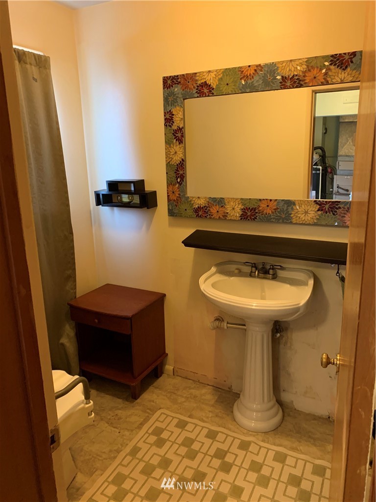 912 Southwest 3rd Place Renton, WA 98057 - Photo 13 of 20 a bathroom with a sink toilet and mirror