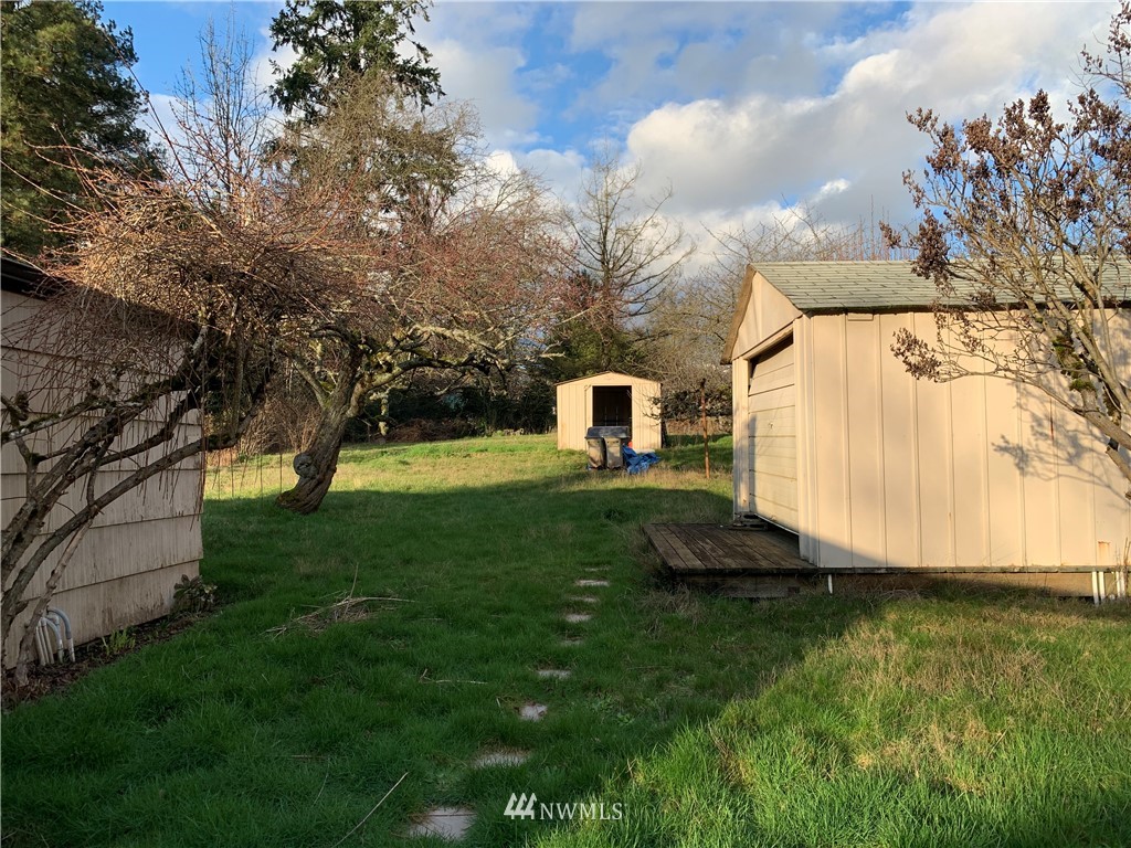 912 Southwest 3rd Place Renton, WA 98057 - Photo 18 of 20 a view of a back yard