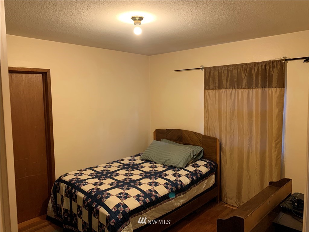 912 Southwest 3rd Place Renton, WA 98057 - Photo 10 of 20 a bedroom with a bed and a window