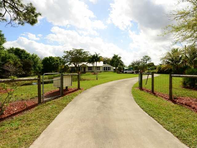 9794 154th Road North Jupiter, FL 33478 - Photo 1 of 20 Primary Photo