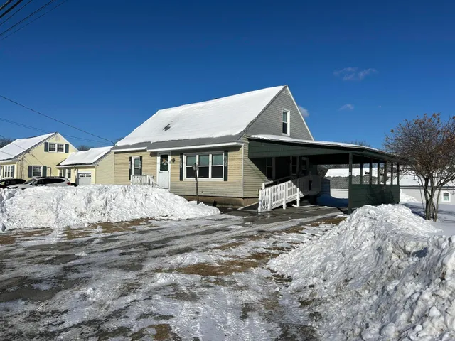 $234,500 | 8 Robert Street, Winslow, ME 04901