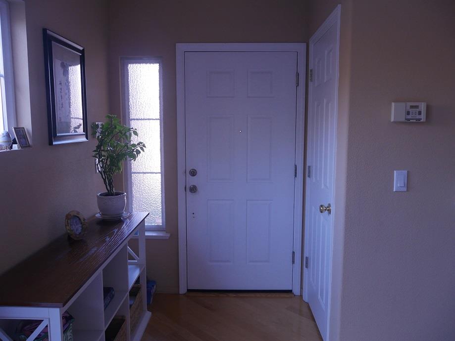 130 Sutter Creek Lane San Ramon, CA 94583 - Photo 9 of 10 a room that has a dresser in it