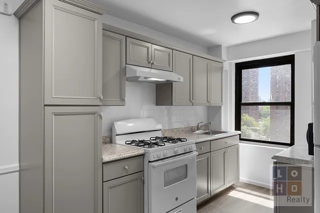 $975,000 | 383 Grand Street, Unit M705 | Lower East Side