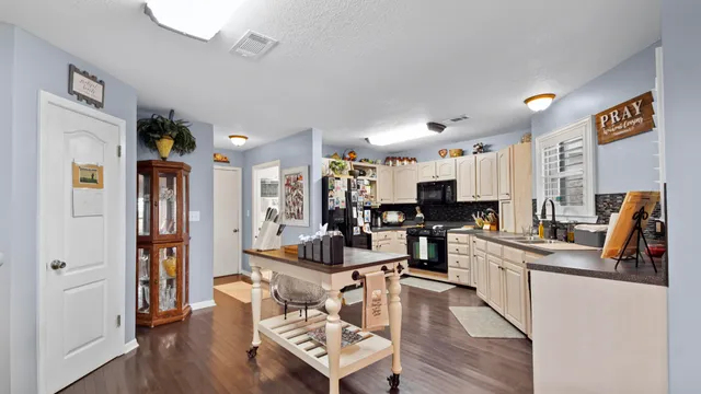 $450,000 | 825 Country Club Drive, DeFuniak Springs, FL 32435