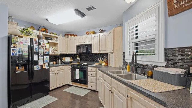 $450,000 | 825 Country Club Drive, DeFuniak Springs, FL 32435